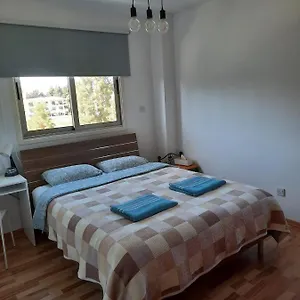 Séjour chez l'habitant Private In Shared Near Airport - 24 Hour Shuttle Service, Larnaca