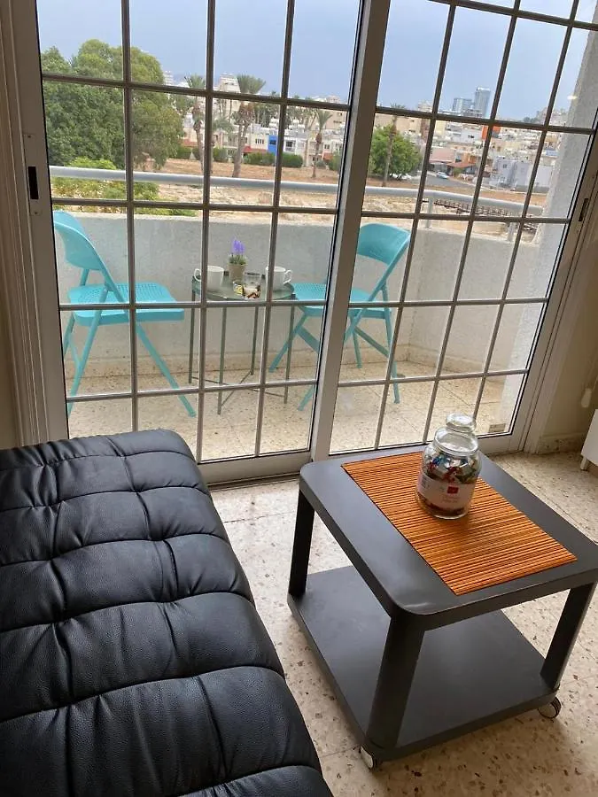 Larnaca Comfort Rooms 0*,  Chipre